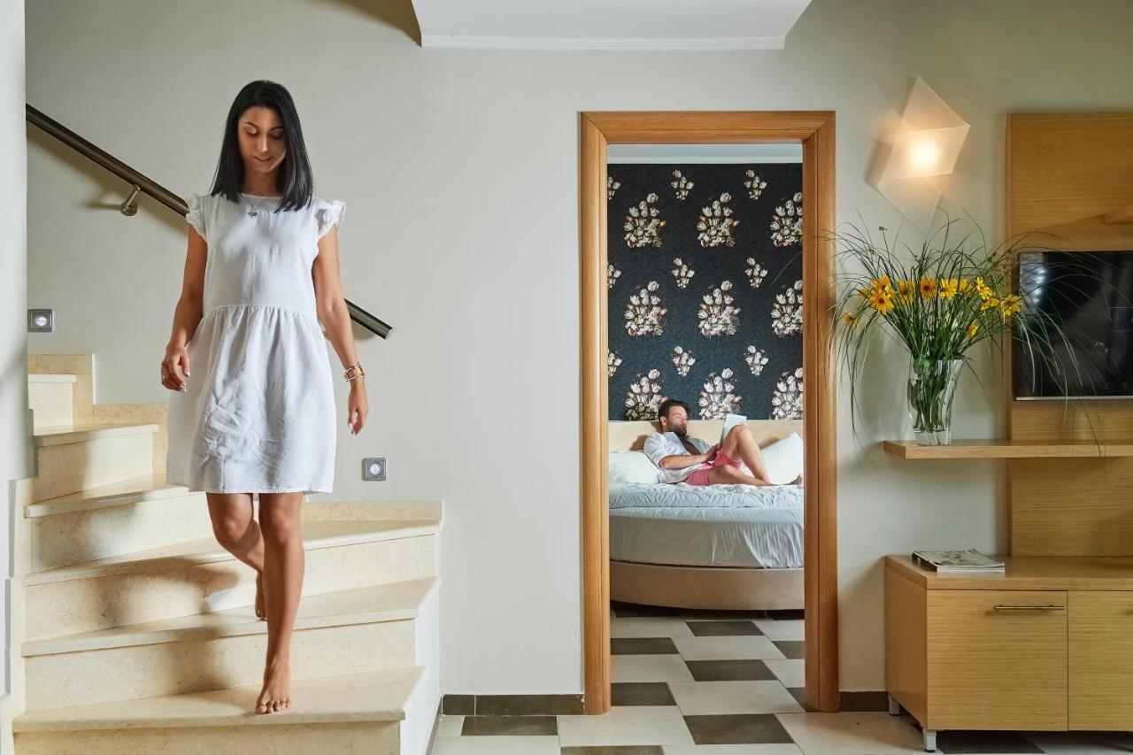 Alexandra Golden Boutique Hotel-Adults Only خْريسيا أموذيا المظهر الخارجي الصورة